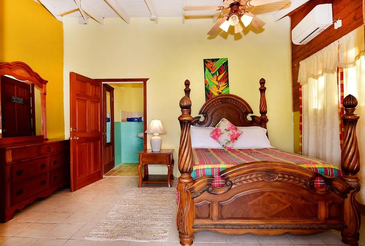 Beachfront Cottage Gros Islet Villa